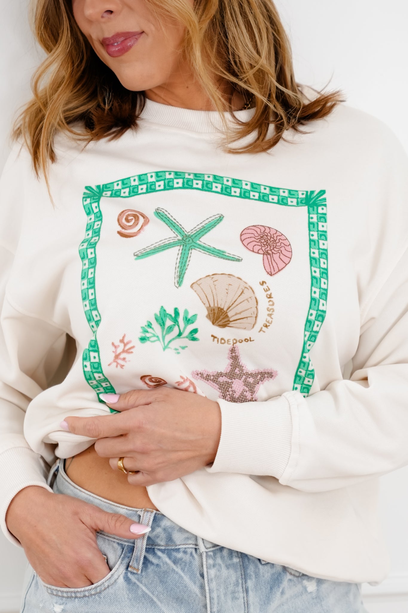 Long Sleeve Sea Shell Graphic Sweatshirt