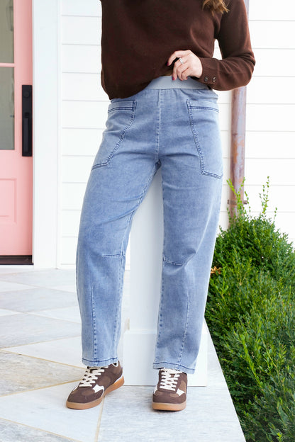 Plus/Reg Light Wash Elastic Waist Wide Leg Barrel Pants