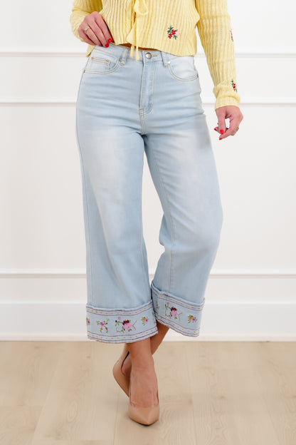 Light Washed Cropped Denim Pants with Embroidered Flowers