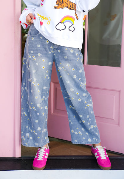 Plus/Reg Daisy Print Relax Fit Barrel Jeans