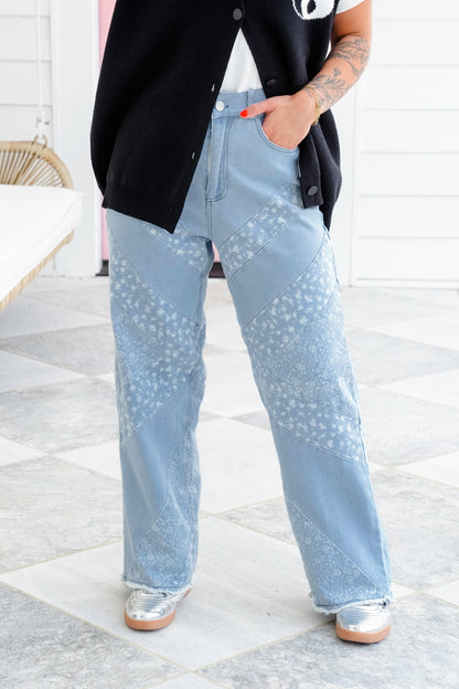 Plus/Reg Light Denim Jeans With Floral Detail