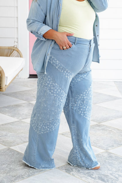 Plus/Reg Light Denim Jeans With Floral Detail