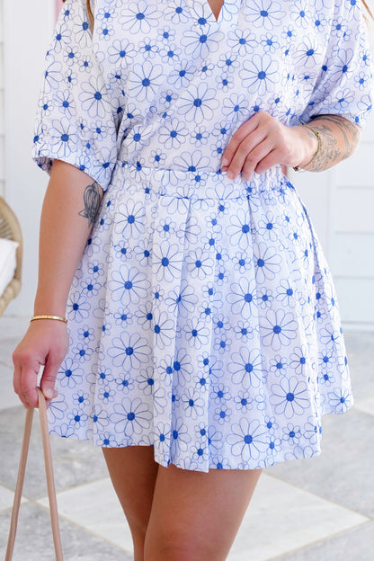 Plus/Reg Embroidered Daisy Elastic Waist Pleated Mini Skirt