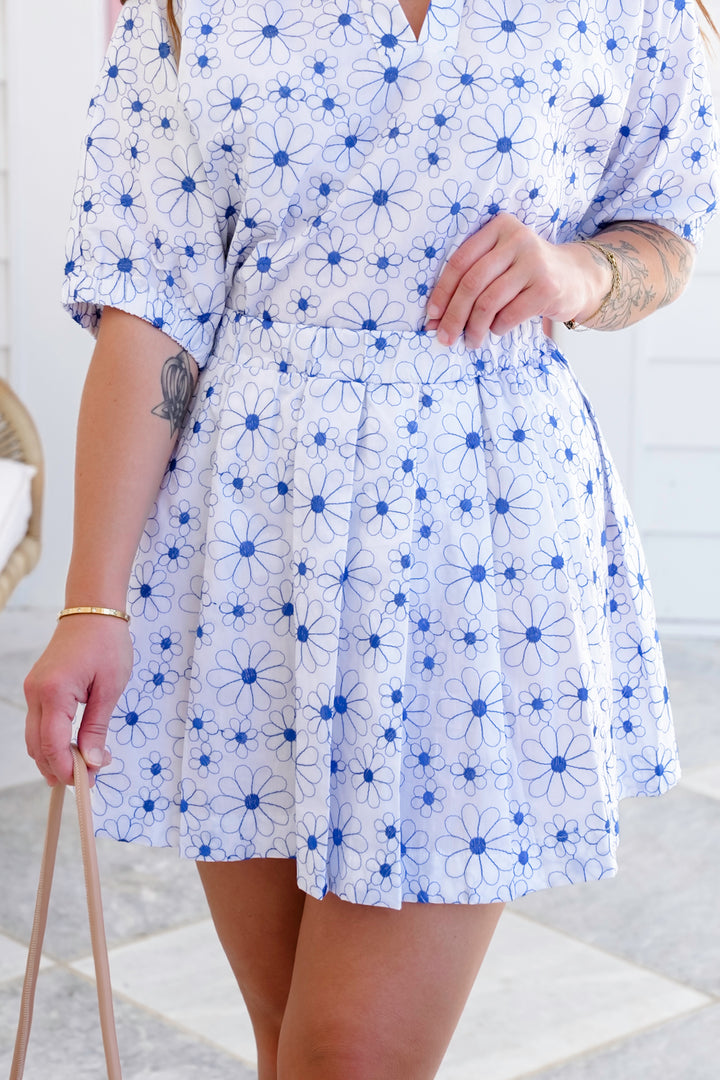 Plus/Reg Embroidered Daisy Elastic Waist Pleated Mini Skirt
