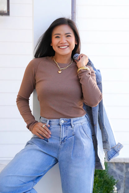 Raglan Sleeve Crew Neck Top With Exposed Seam