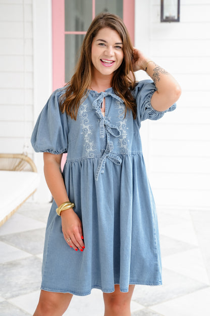 Medium Wash Short Sleeve Baby Doll Dress