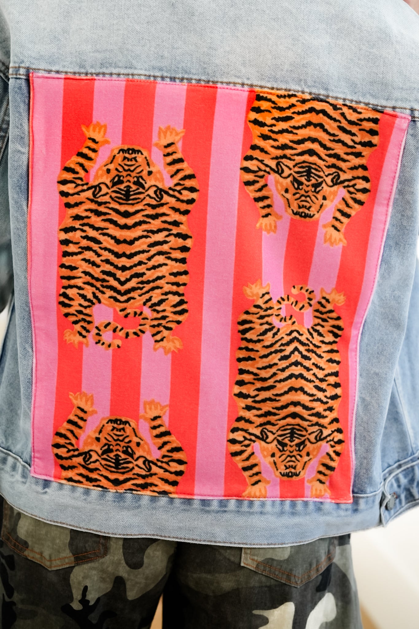 Medium Wash Long Sleeve Button Down Jacket with Patch Tiger Print