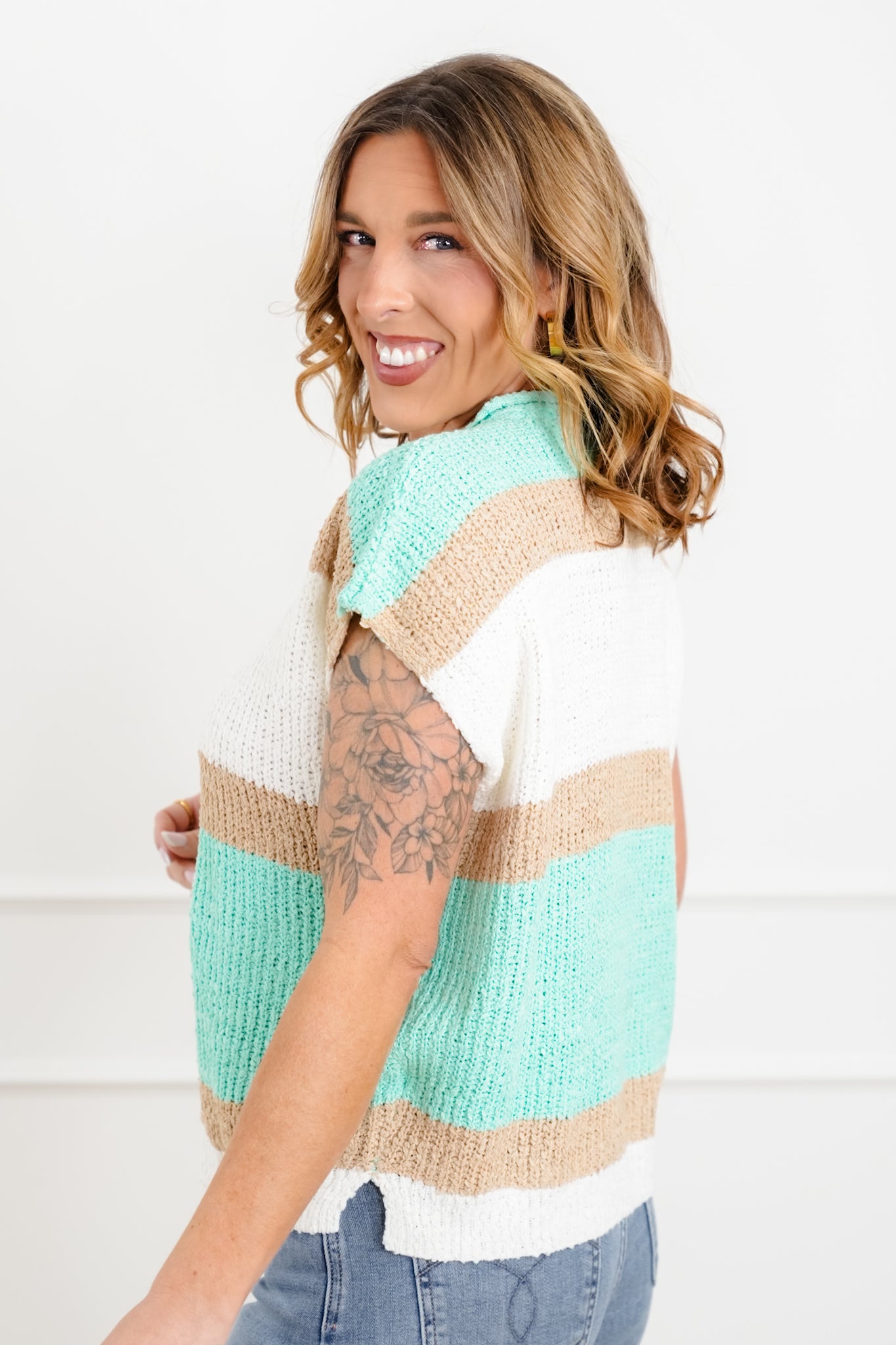 Plus/Reg Knit Stripe Short Sleeve V-Neck Top