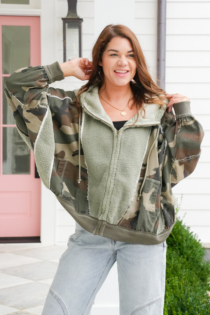 Camo Long Sleeve Zip Up Hooded Fleece Jacket