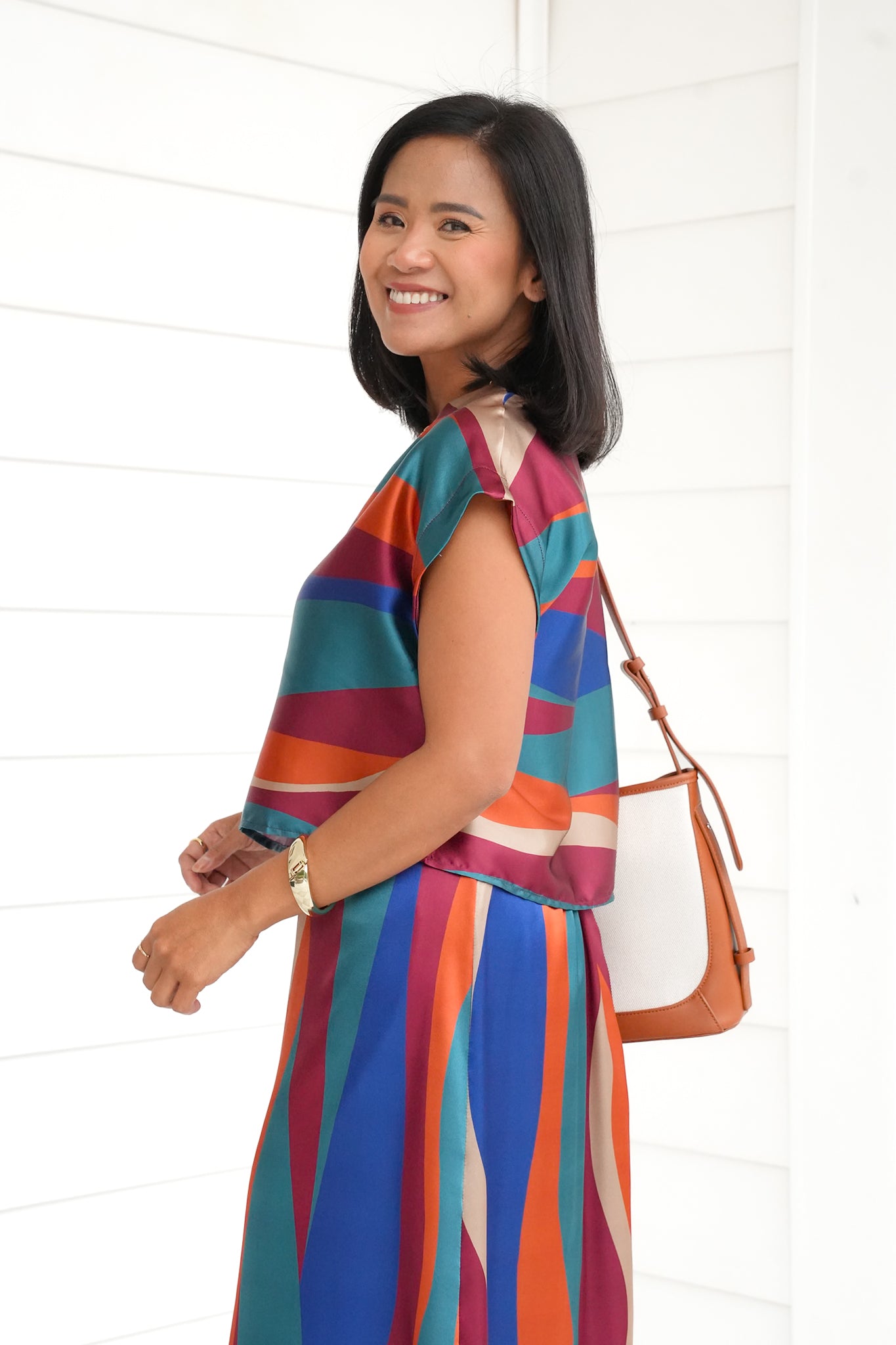 Plus/Reg Wavy Stripe Satin Short Sleeve Top