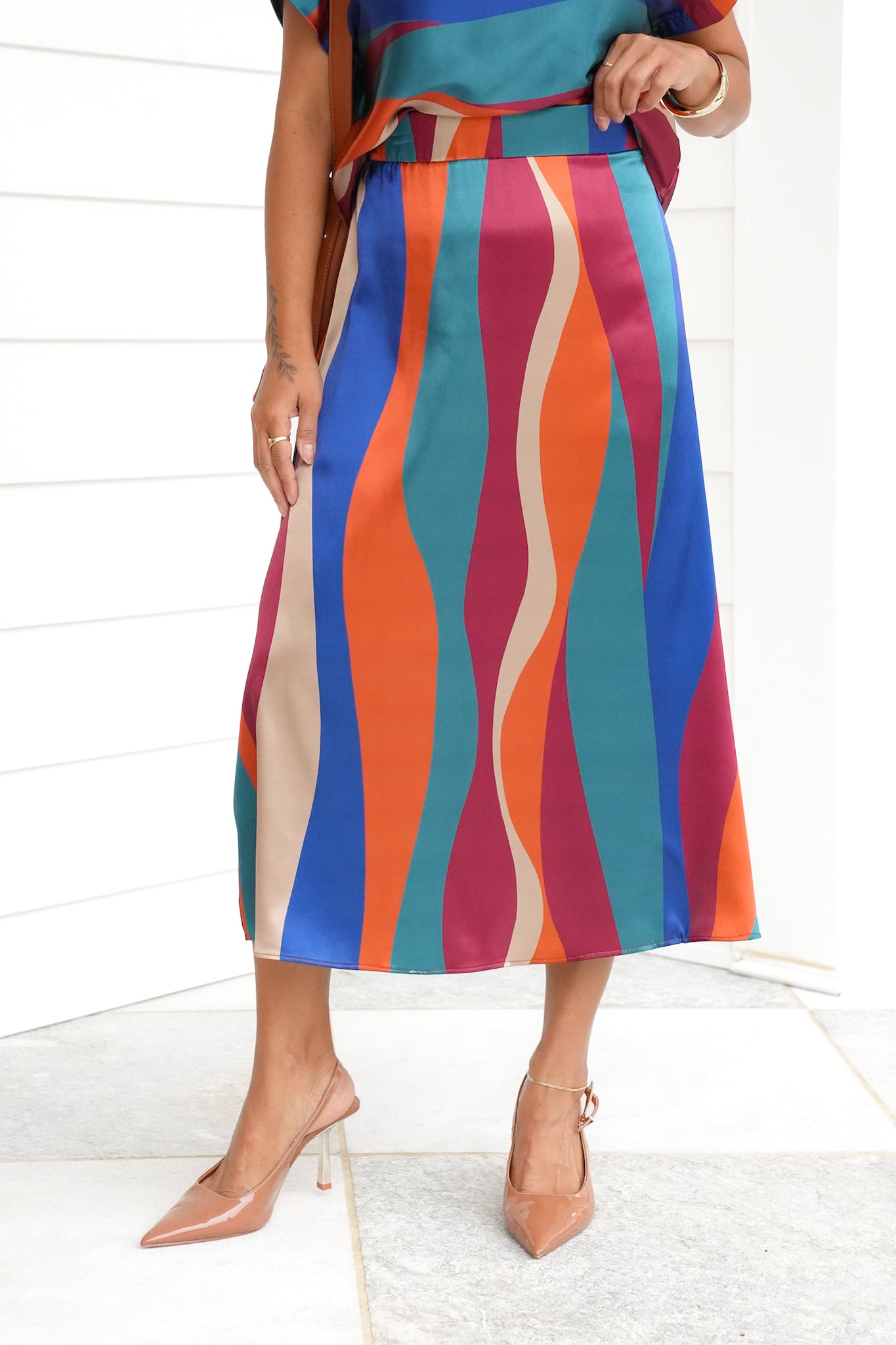 Plus/Reg Satin Vertical Wavy Stripe Midi Skirt