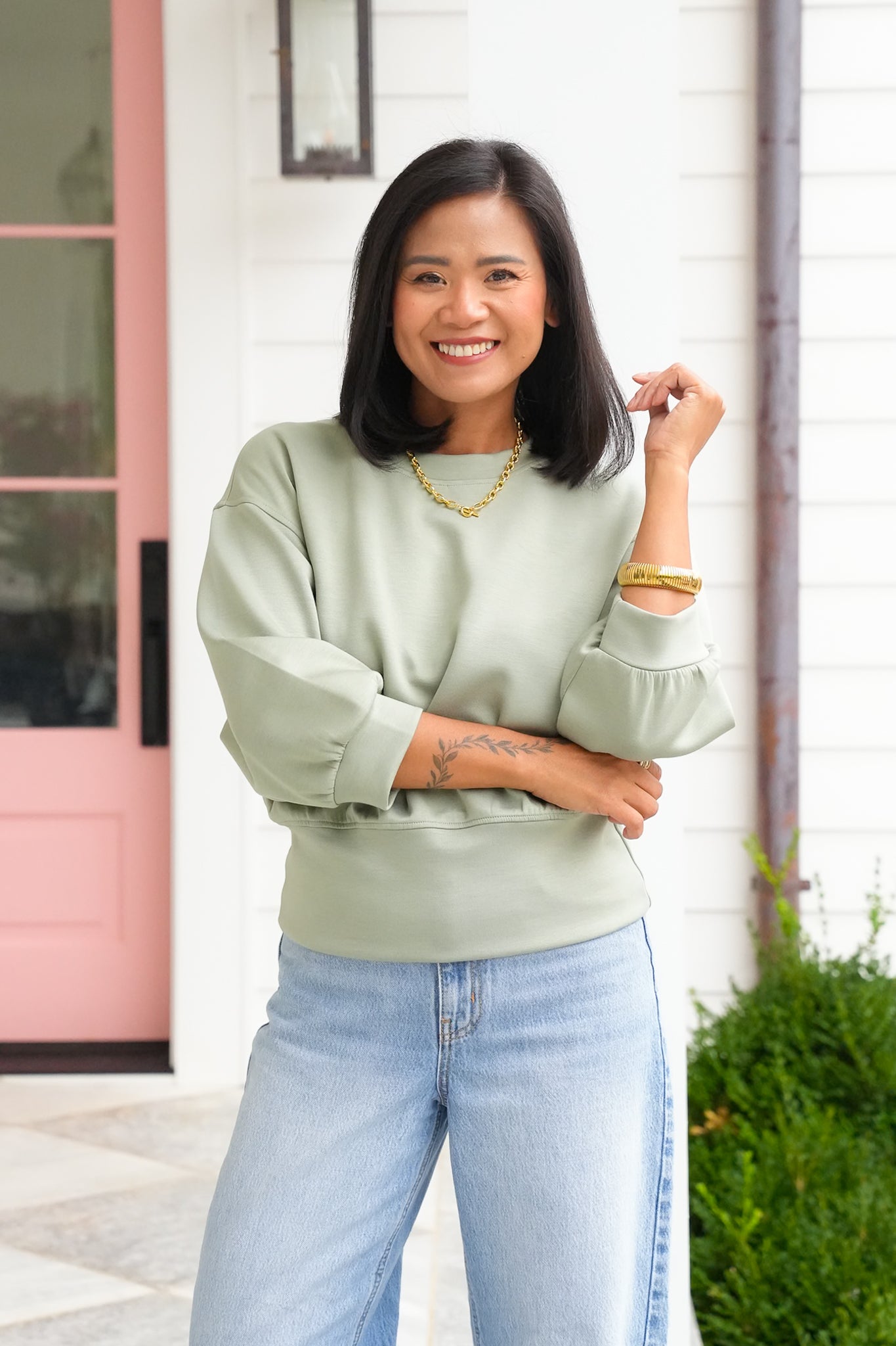 Door Buster! Solid 3/4 Sleeve Cropped Sweatshirt
