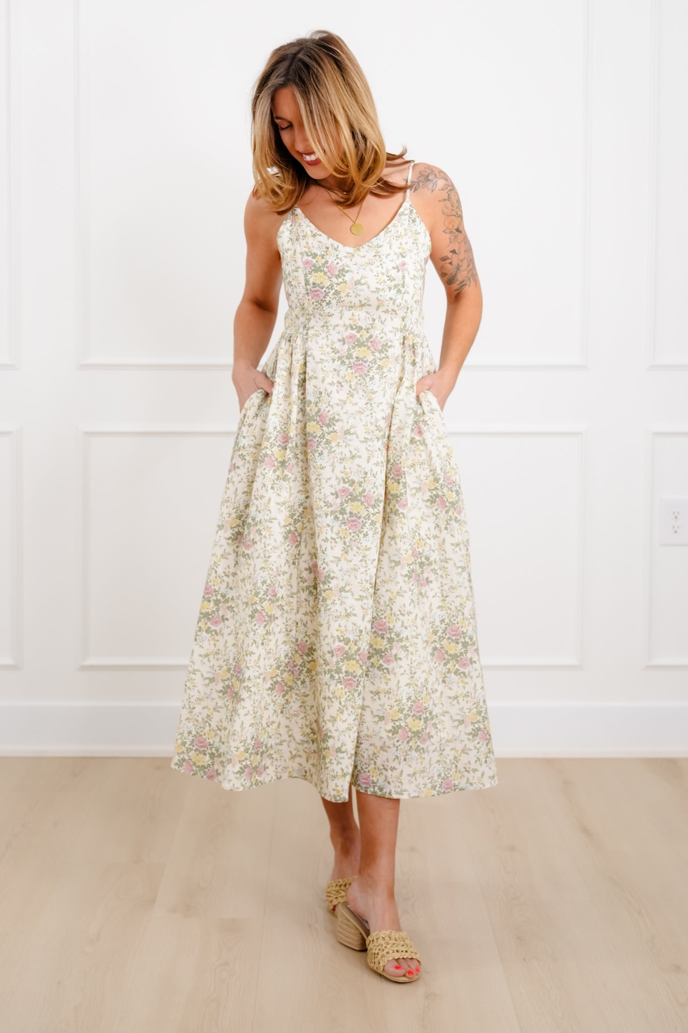 Plus/Reg Floral Pattern Sleeveless Midi Dress