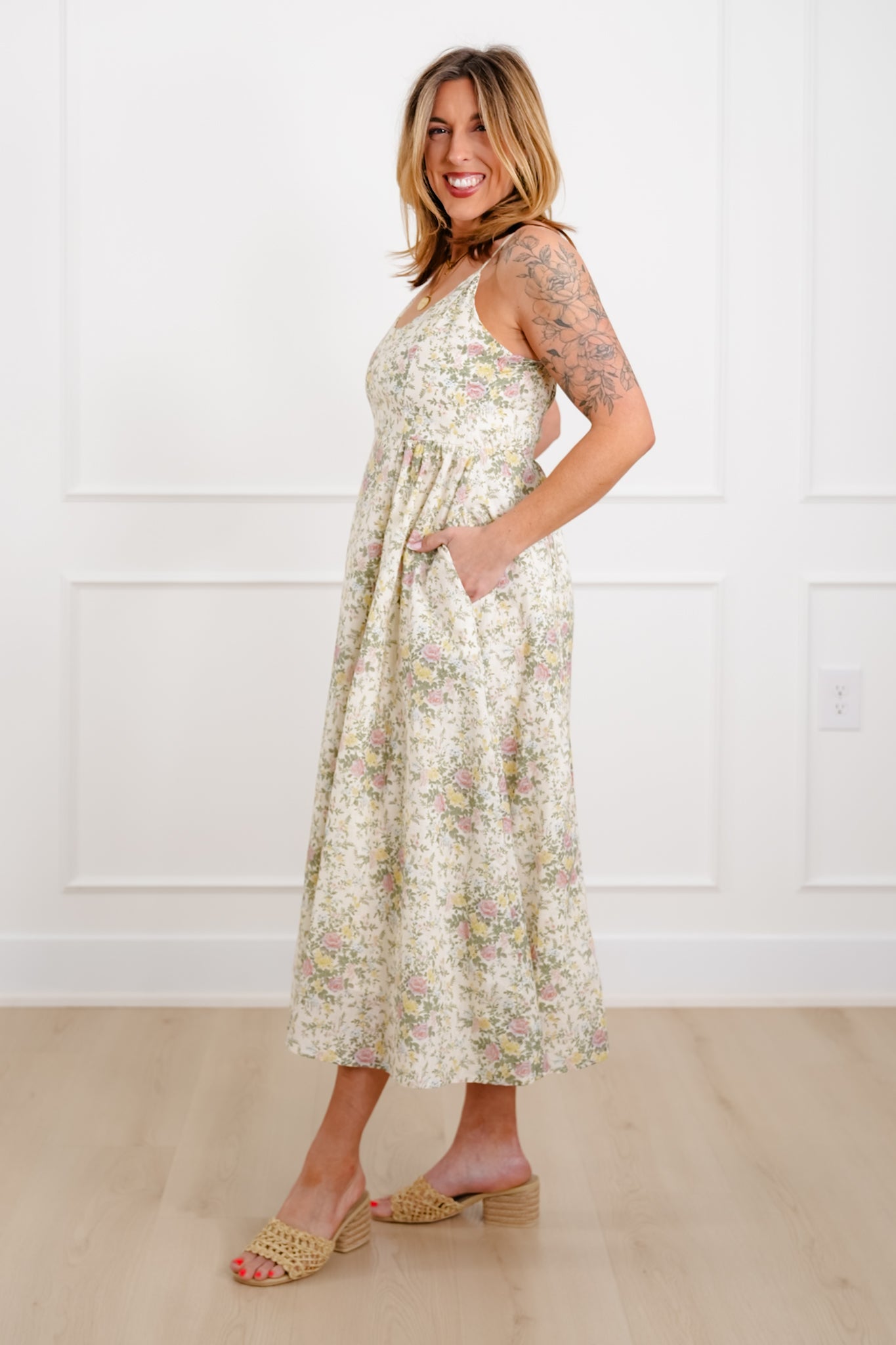 Plus/Reg Floral Pattern Sleeveless Midi Dress