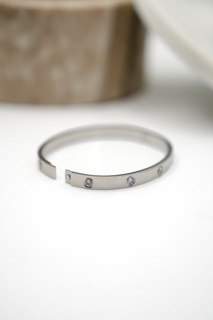 Chansutt Pearls Luxe Bangle