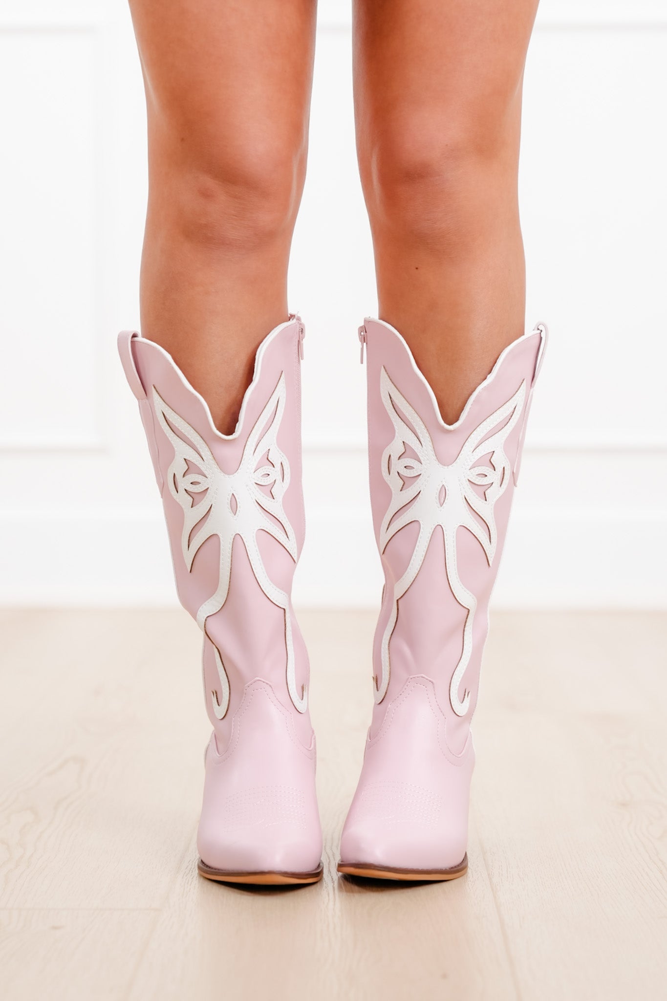 Retro Cowboy Boot with Contrast Embroidery