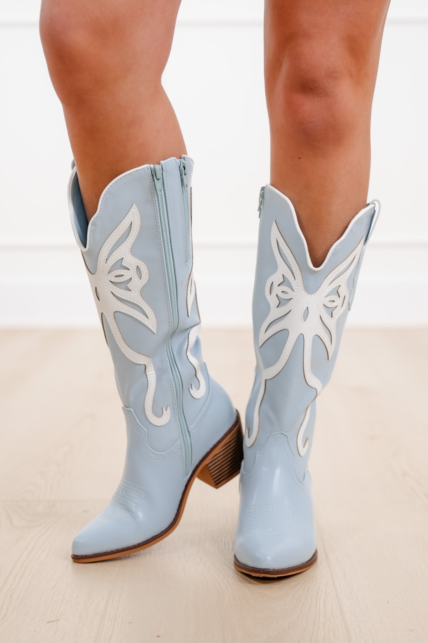 Retro Cowboy Boot with Contrast Embroidery