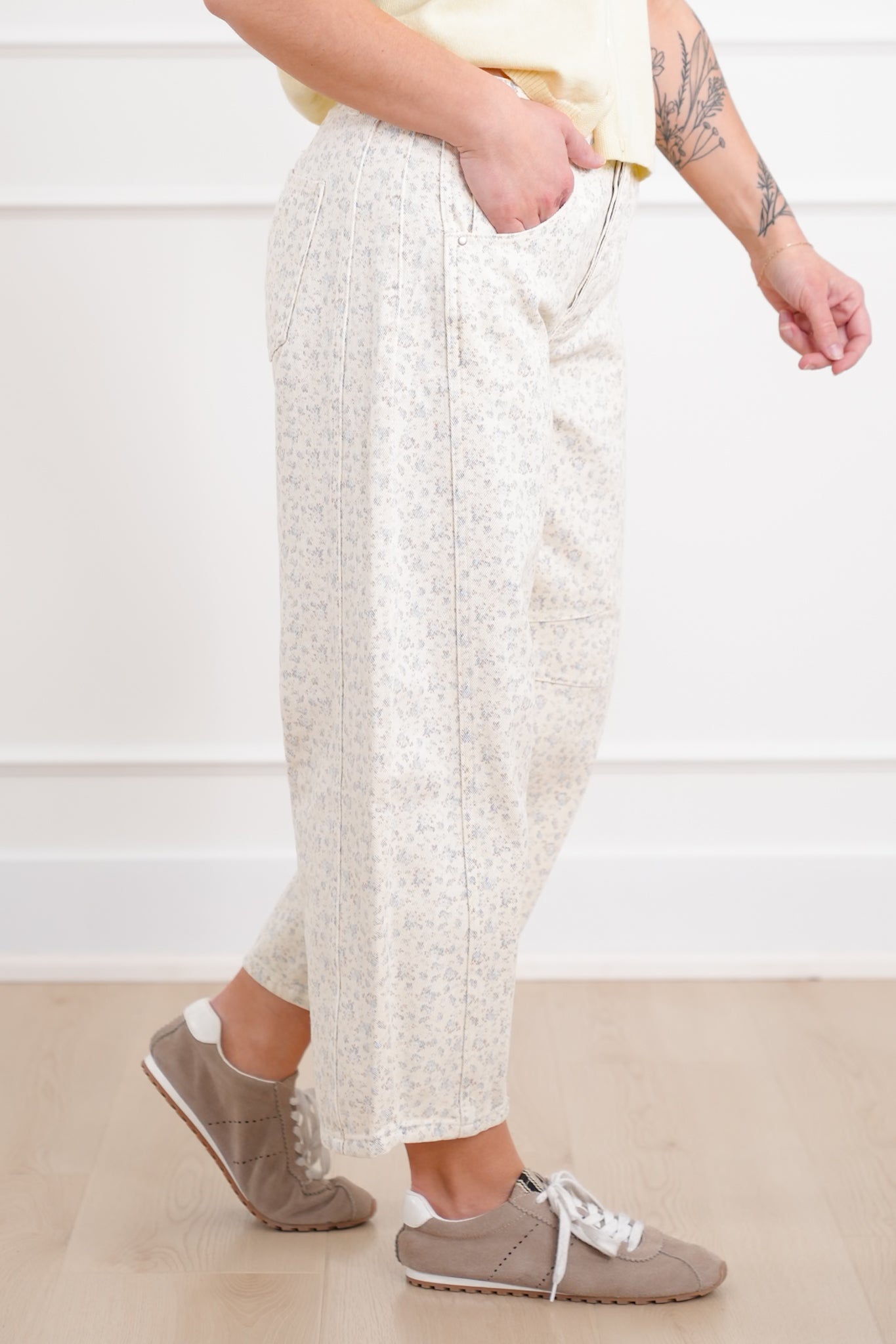 Plus/Reg Blue Floral Print Button Fly Barrel Pants