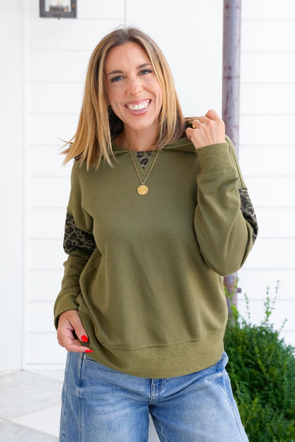 Long Sleeve Pullover Hoodie with Leopard Print