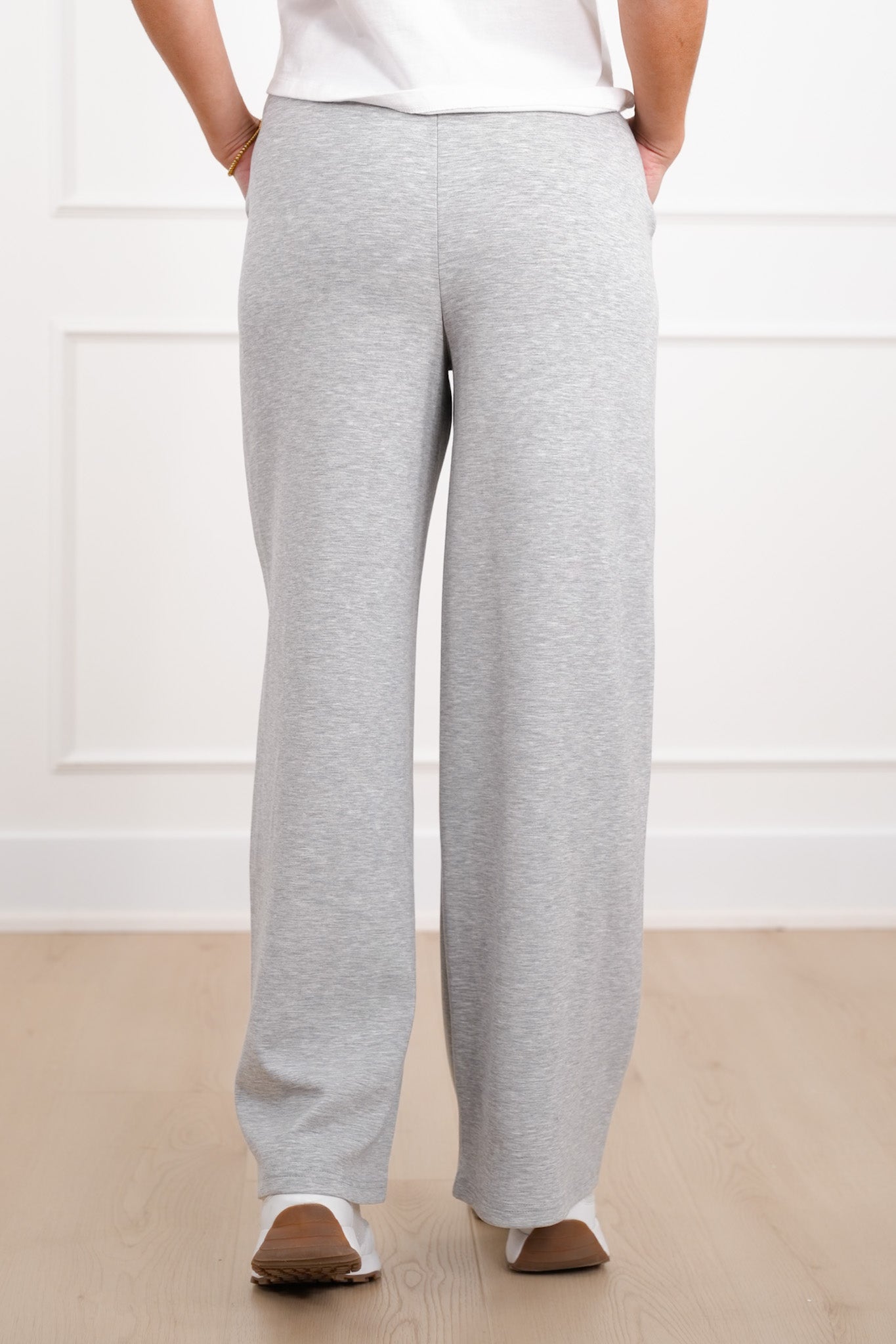 Smooth Knit Elastic Waist Pintuck Sweatpants