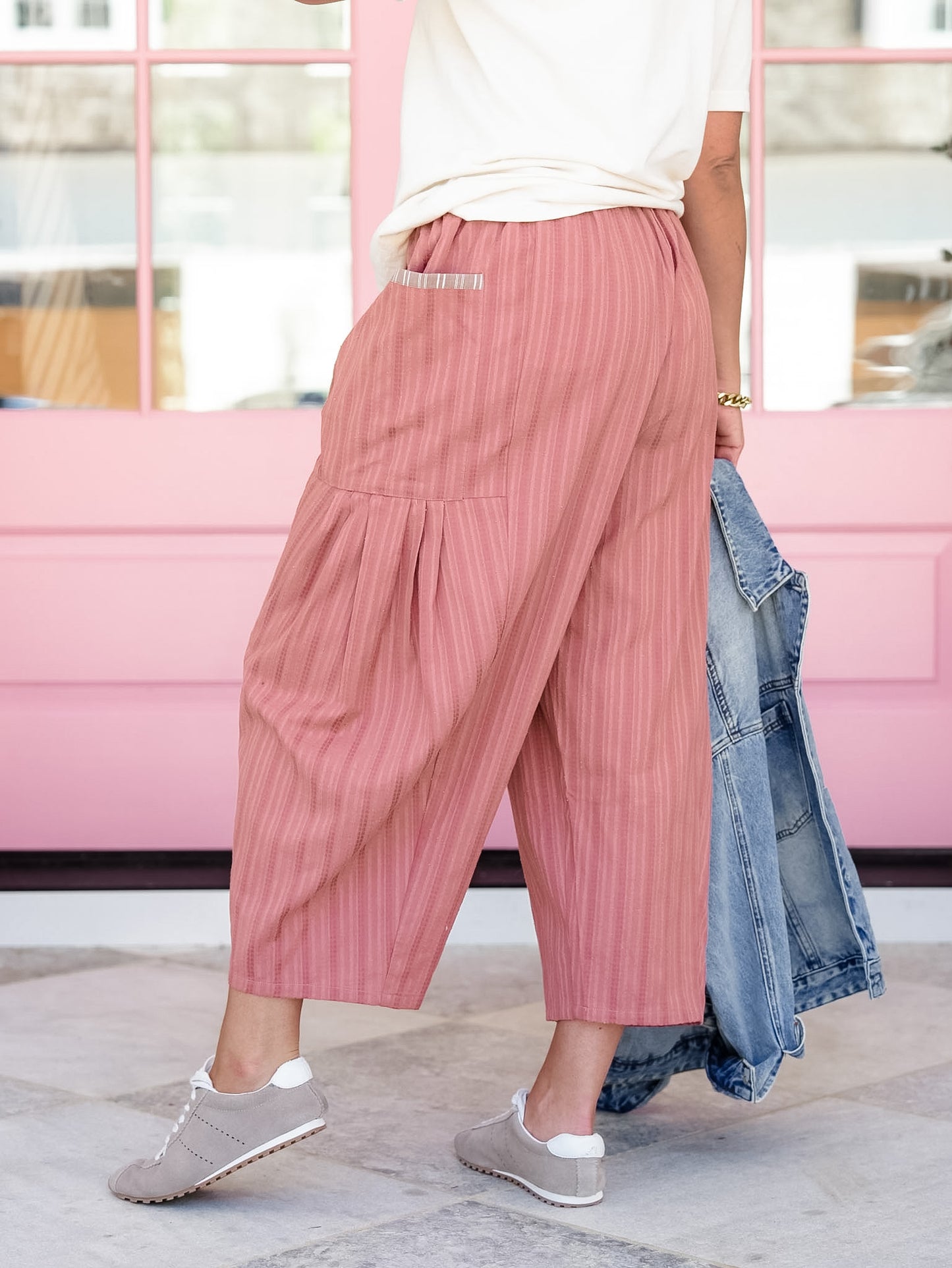 Plus/Reg Textured Stripe Elastic Waist Cropped Pants - Freckled Poppy