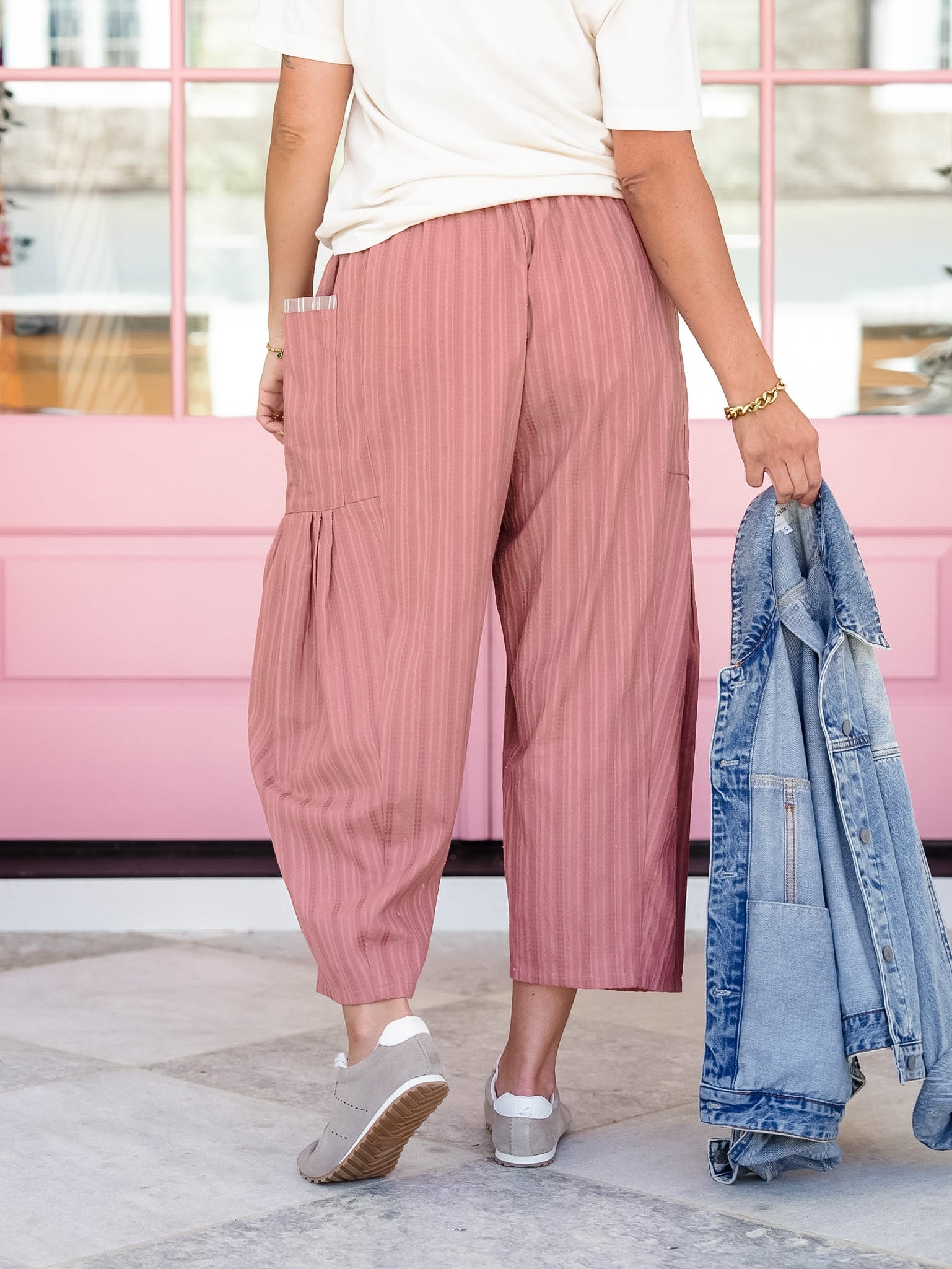 Plus/Reg Textured Stripe Elastic Waist Cropped Pants - Freckled Poppy
