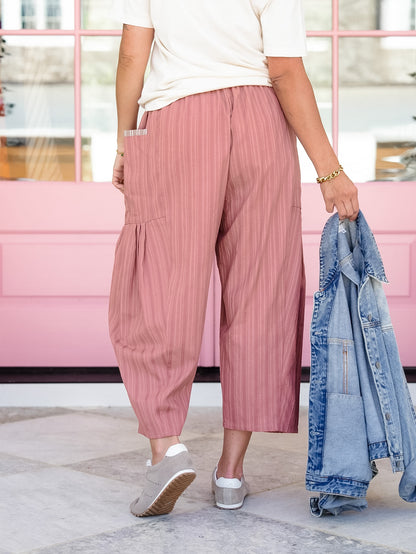 Plus/Reg Textured Stripe Elastic Waist Cropped Pants - Freckled Poppy