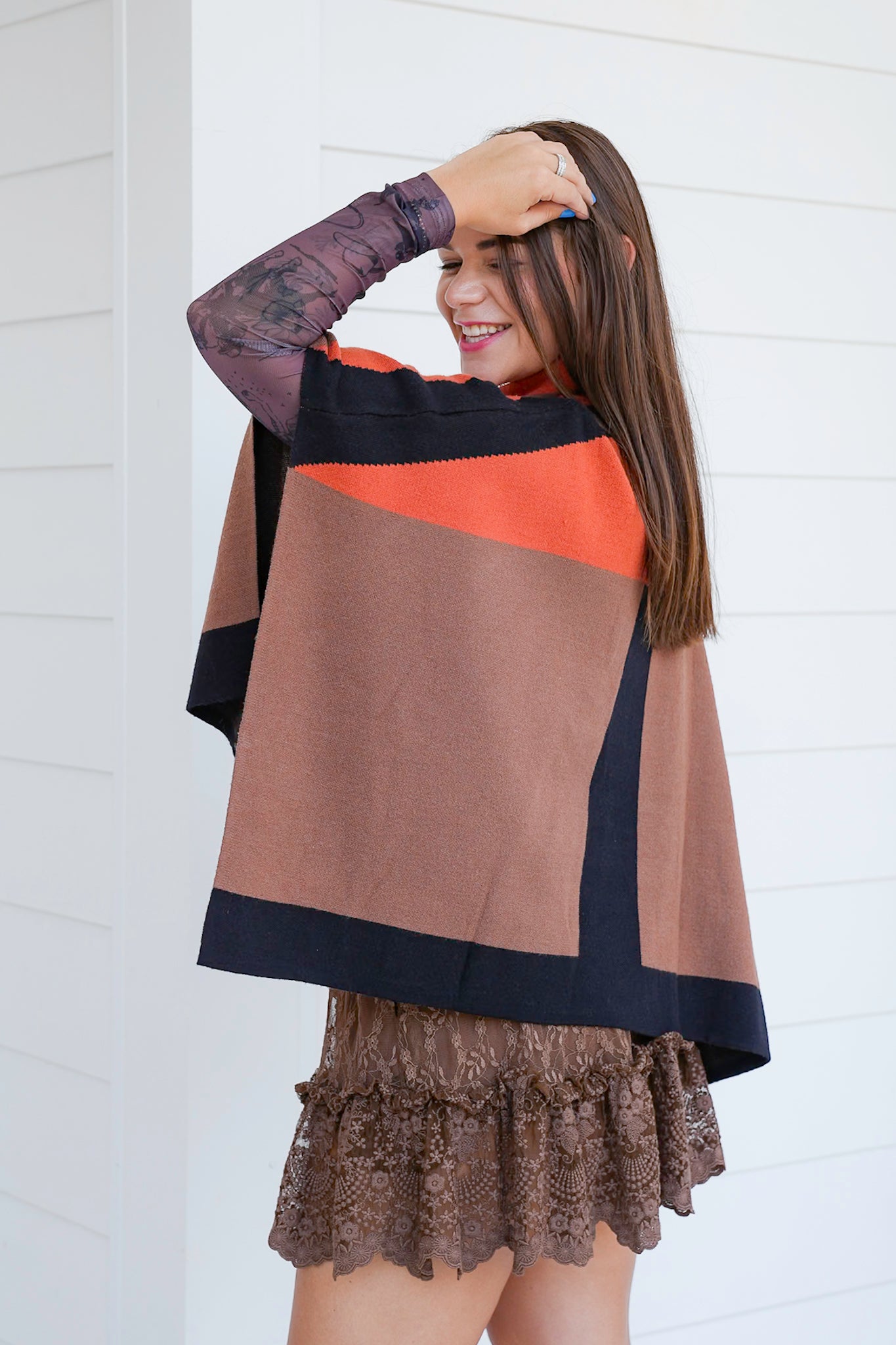 Color Block Short Sleeve Turtle Neck Poncho