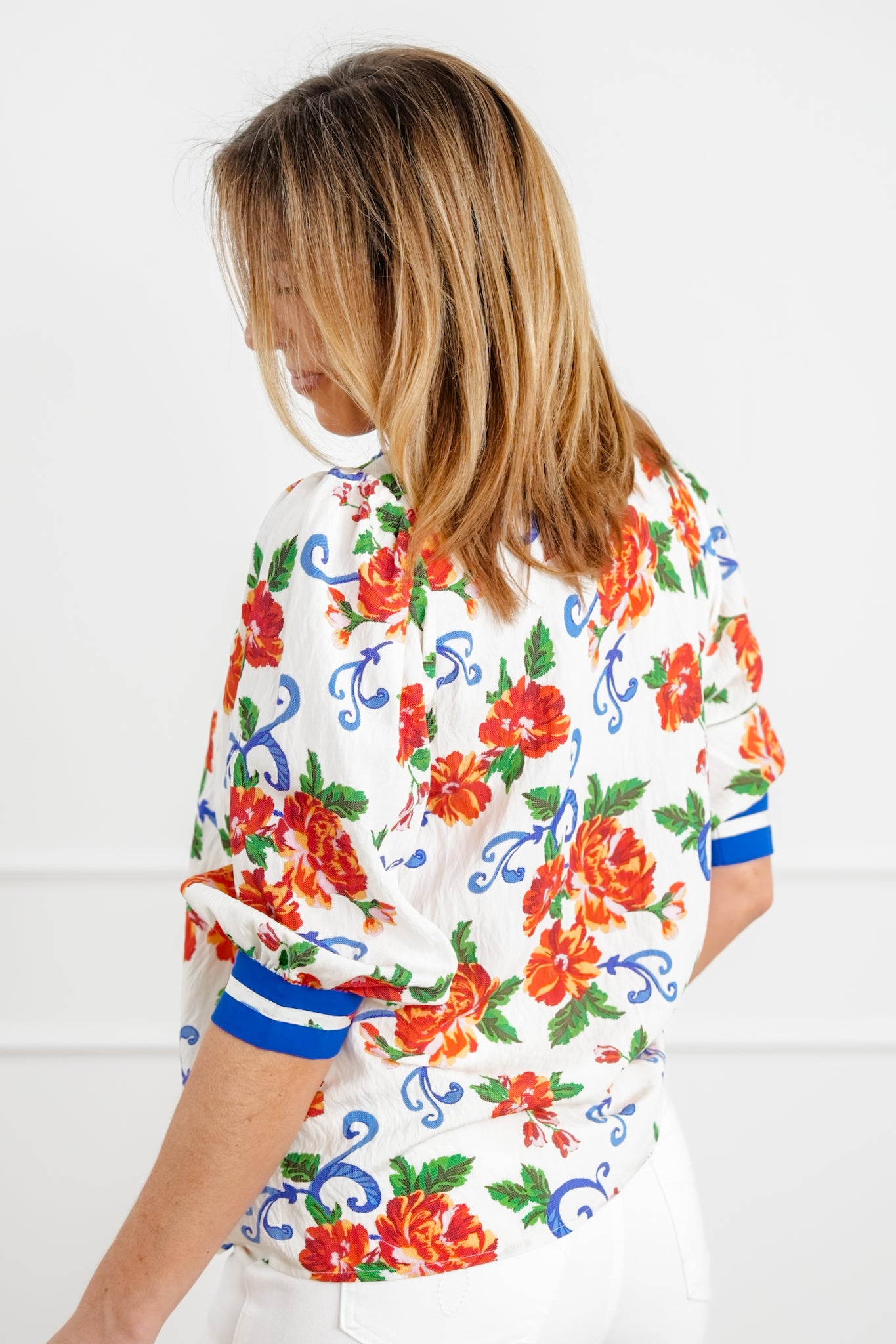 Plus/Reg Floral Baroque Print Top with Contrast Trim