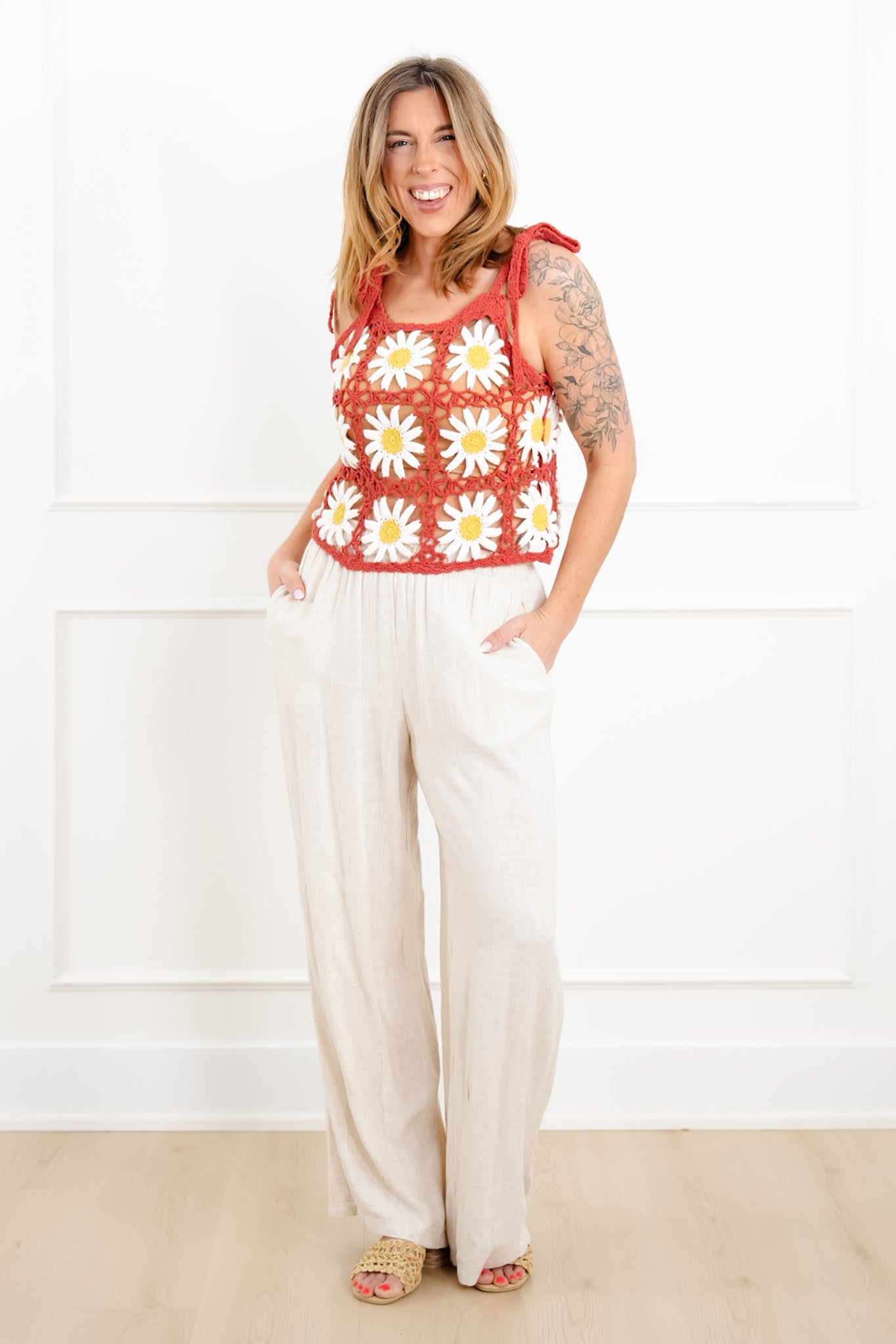Sleeveless Daisy Crochet Round Neck Top