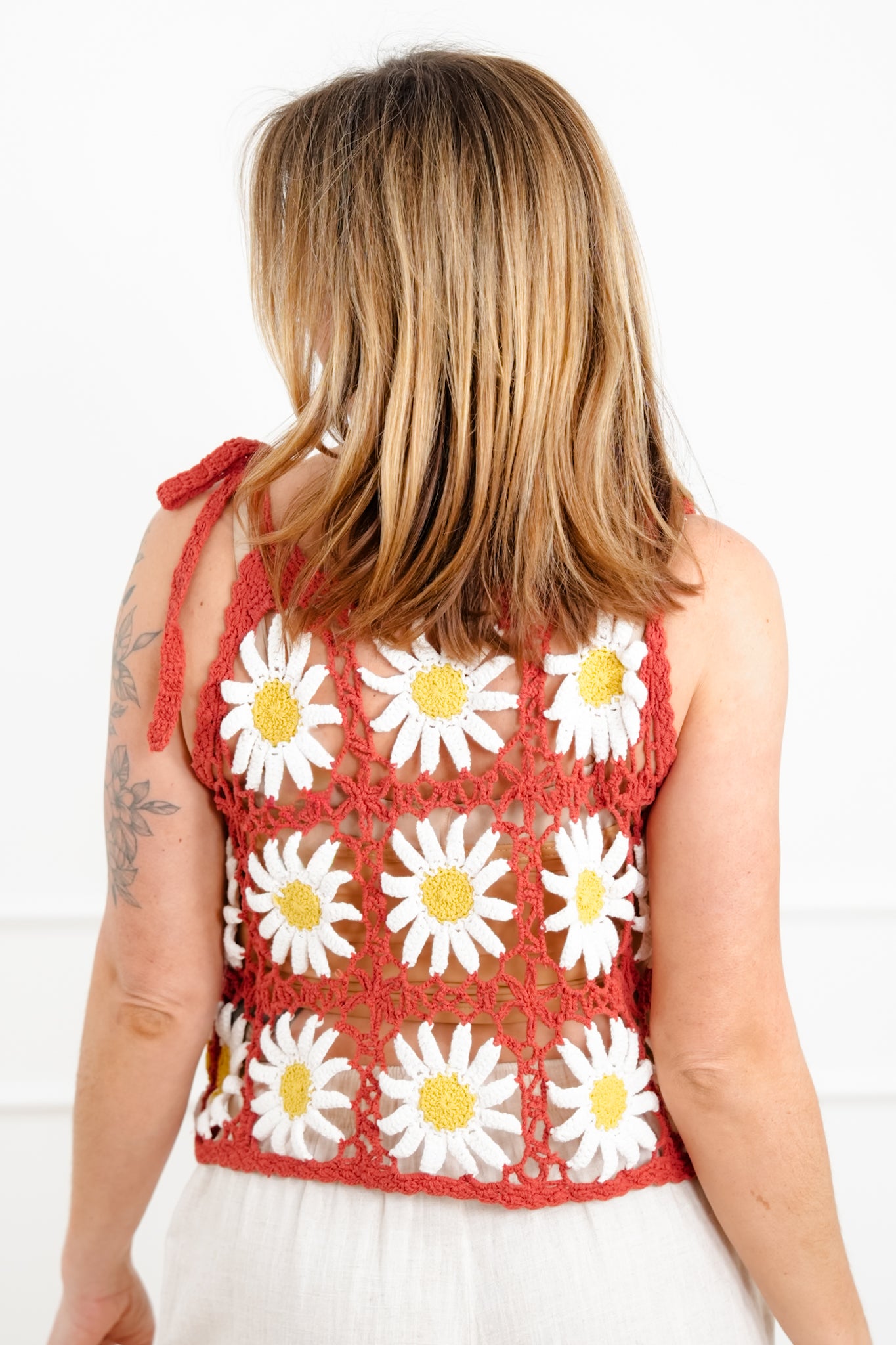 Sleeveless Daisy Crochet Round Neck Top