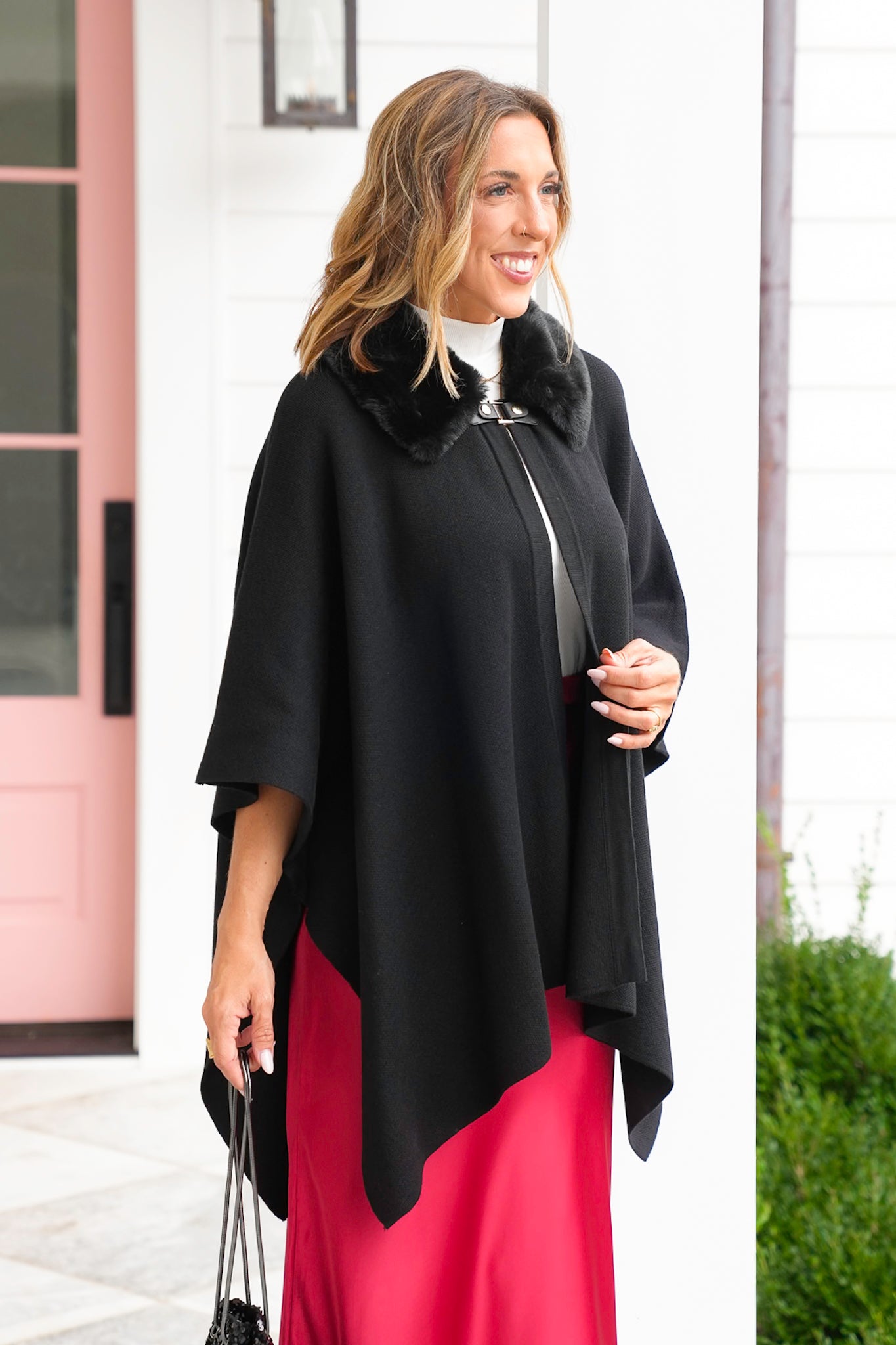 Plus/Reg Black 3/4 Sleeve Poncho Top with Faux Fur