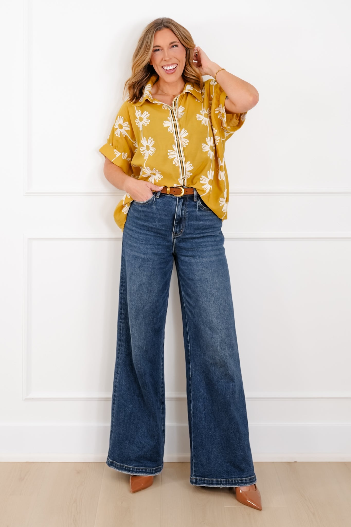 Plus/Reg Floral Embroidered Short Sleeve Button Down Top