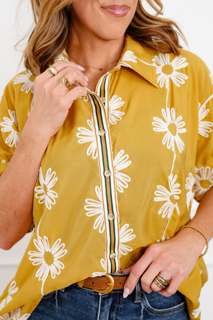 Plus/Reg Floral Embroidered Short Sleeve Button Down Top