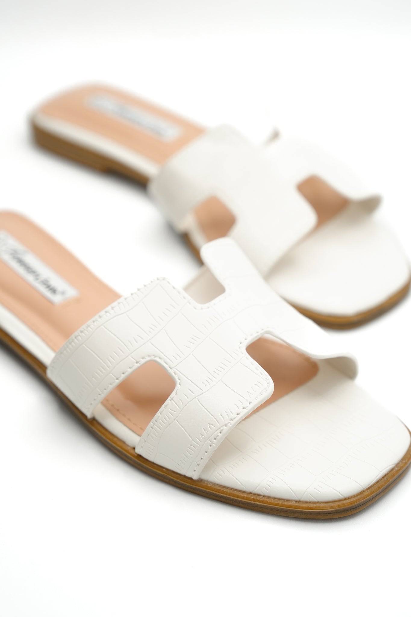 Embossed Crocodile Pattern Flat Slide