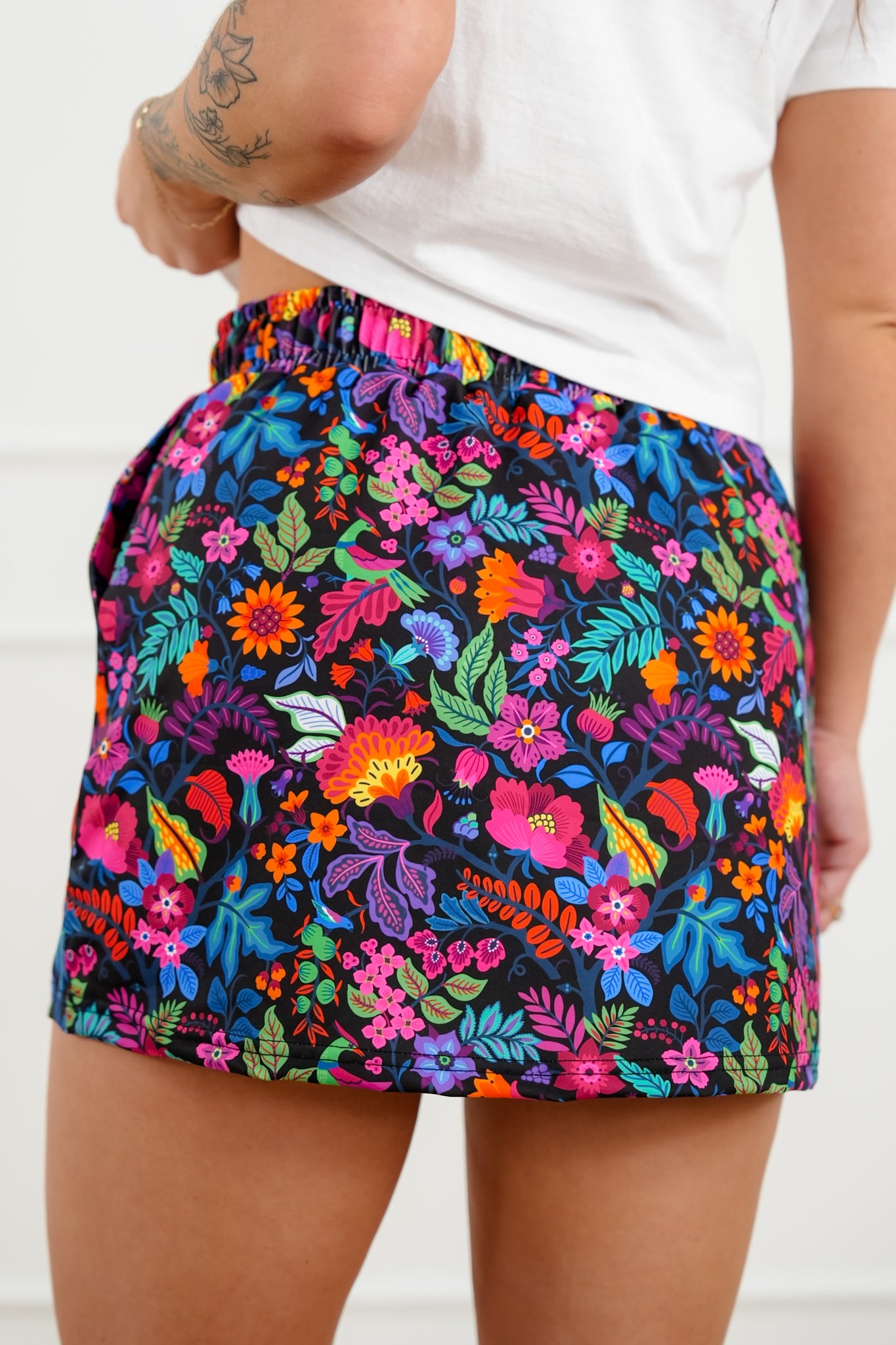 Plus/Reg Black Floral Elastic Waist Skort
