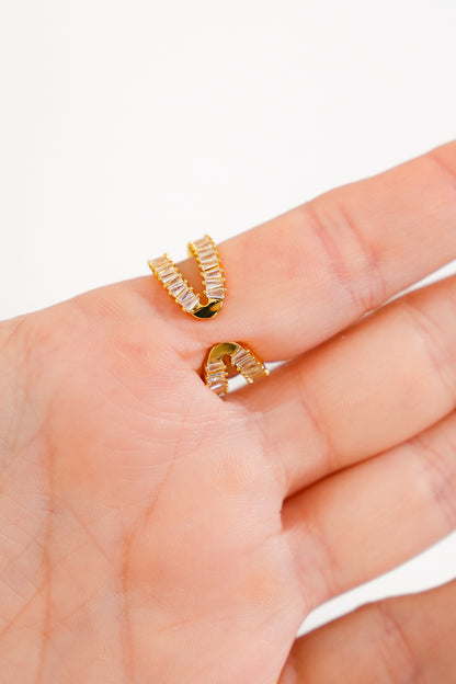 Marlyn Schiff Adjustable Baguette Crossover Ring