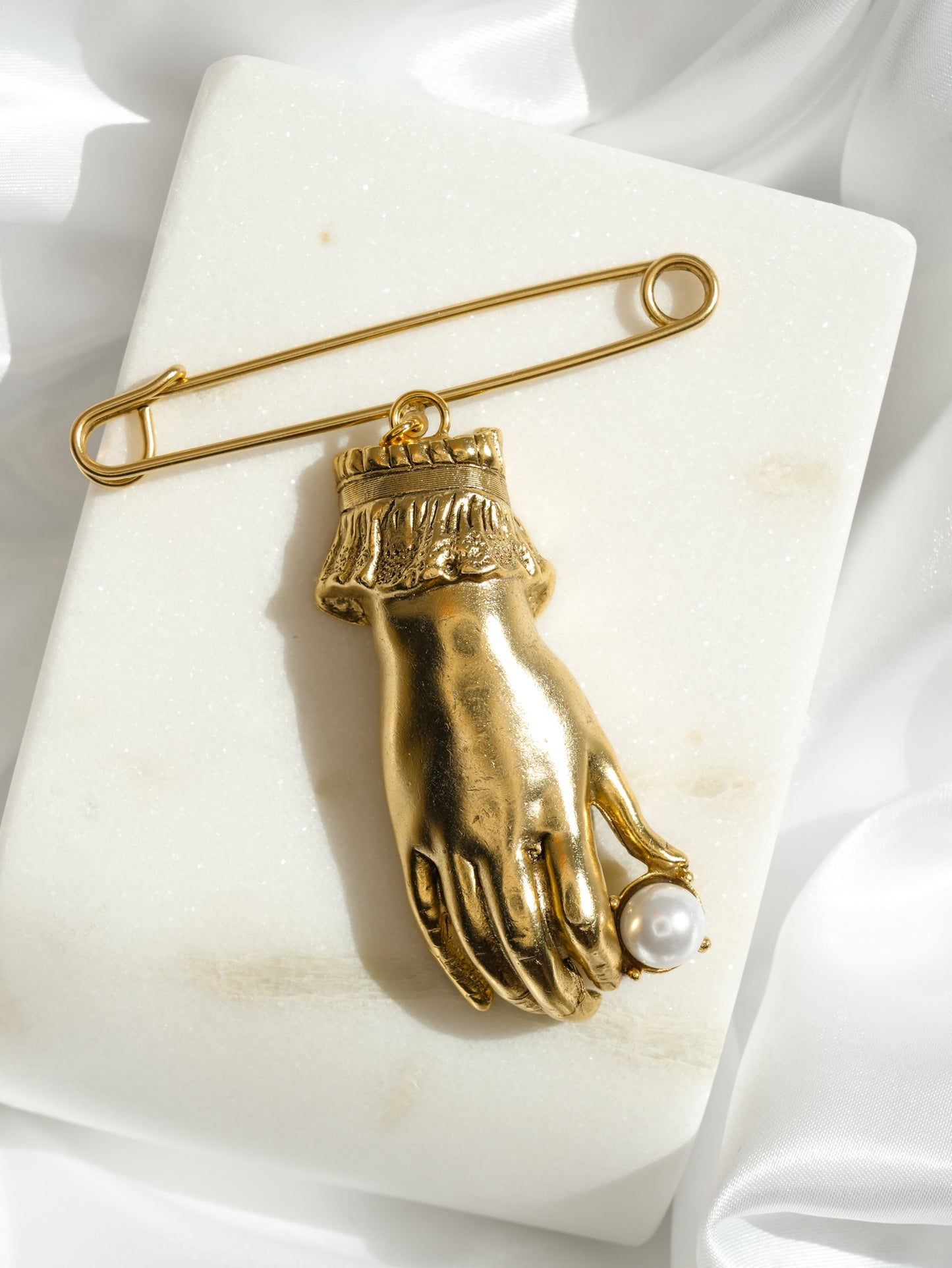 Yochi Hand Pin