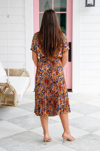 Abstract Print Short Sleeve Midi Dress With Pleated Skirt Detail