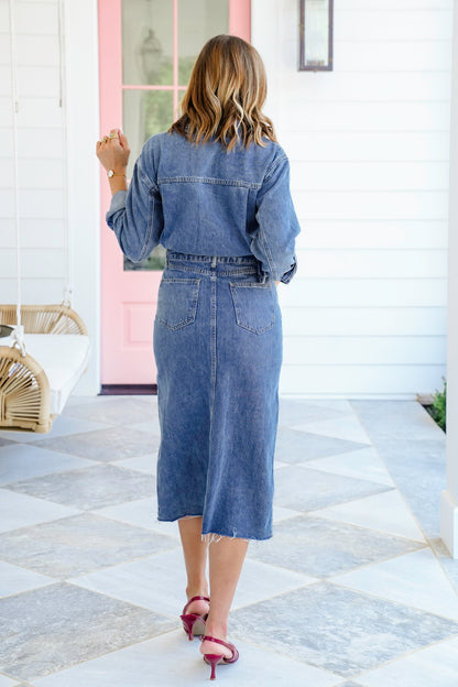 Veveret Medium Wash Long Sleeve Midi Dress
