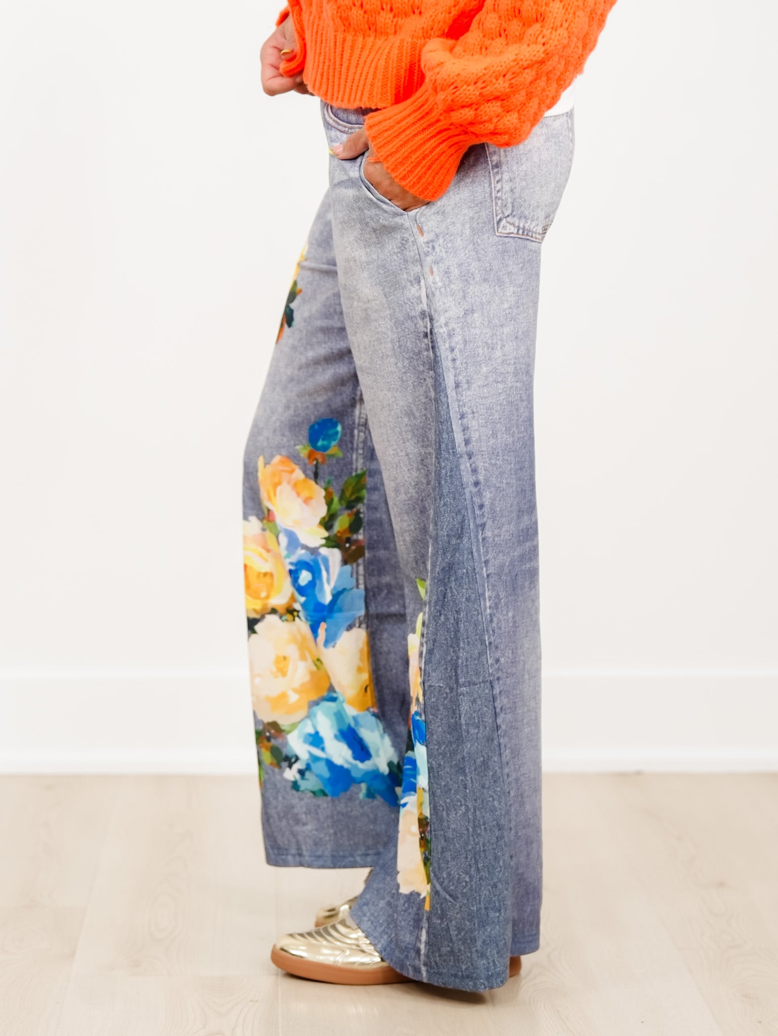 Plus/Reg Denim Look Elastic Leg Terry Pants with Bold Floral Print - Freckled Poppy