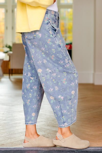 Plus/Reg Floral Print Washed Denim Barrel Pants