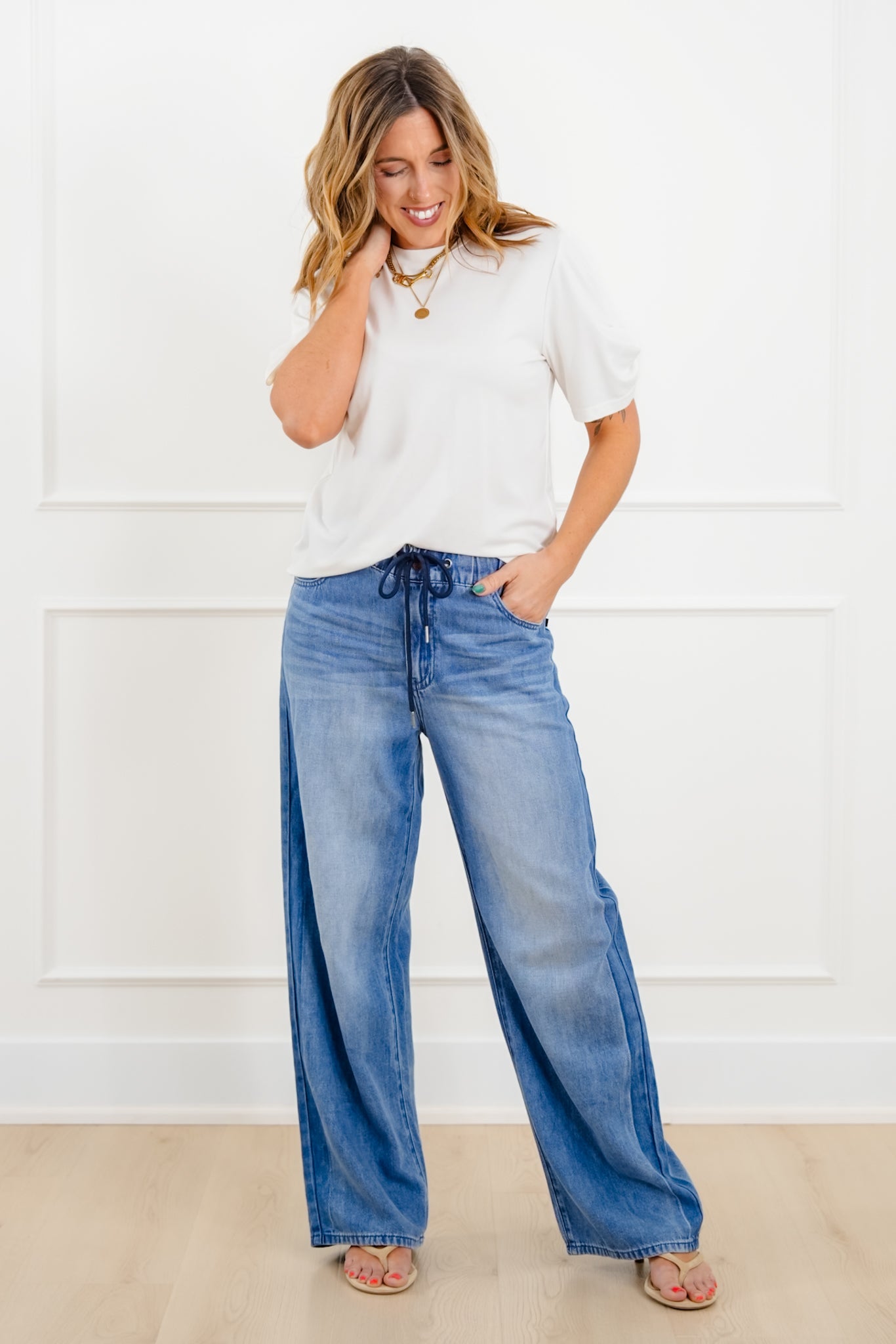 Plus/Reg White Twist Knot Short Sleeve Top