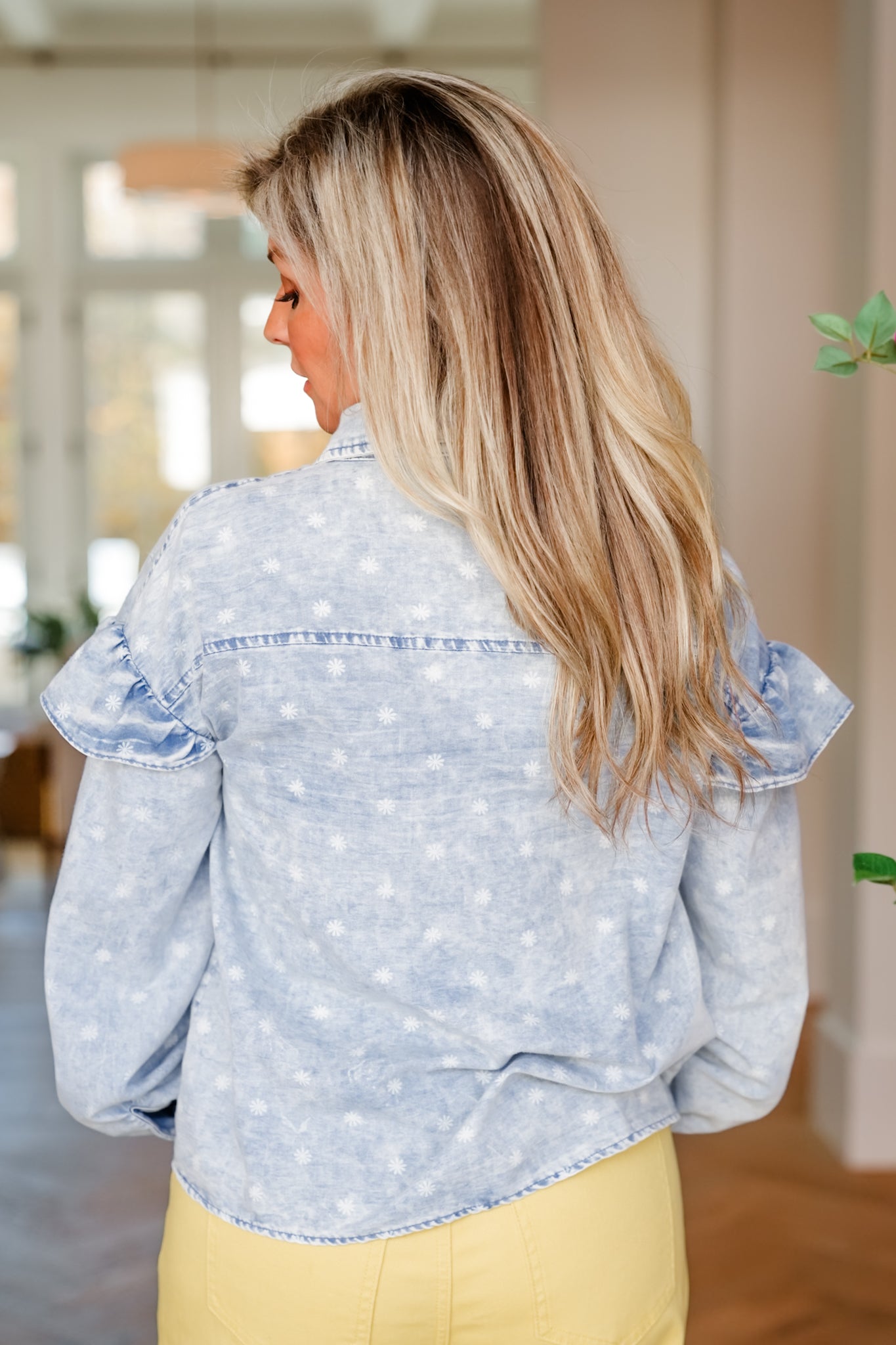 Plus/Reg Light Wash Floral Long Sleeve Button Down Top