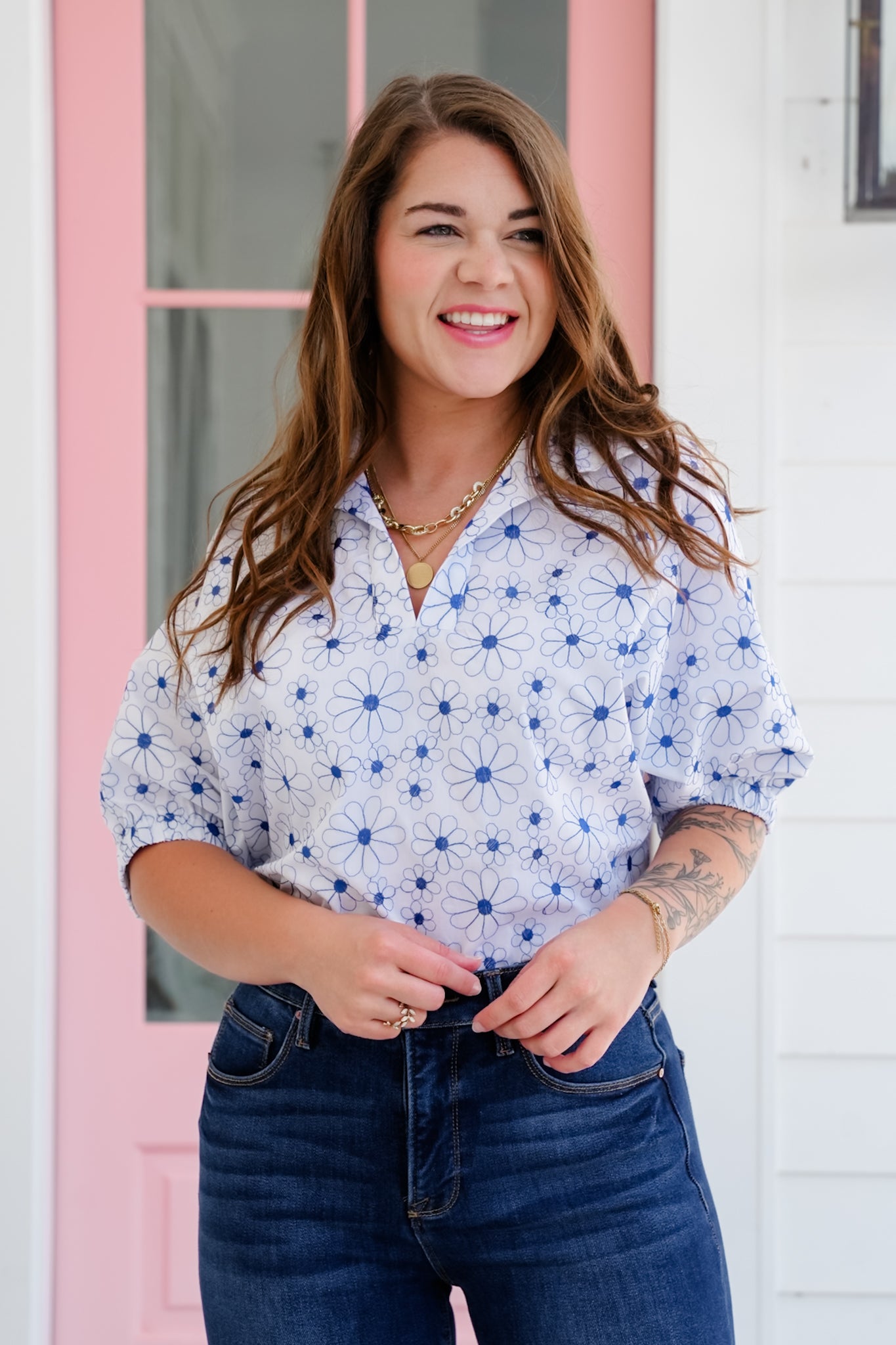 Plus/Reg Embroidered Daisy Short Sleeve V Neck Top