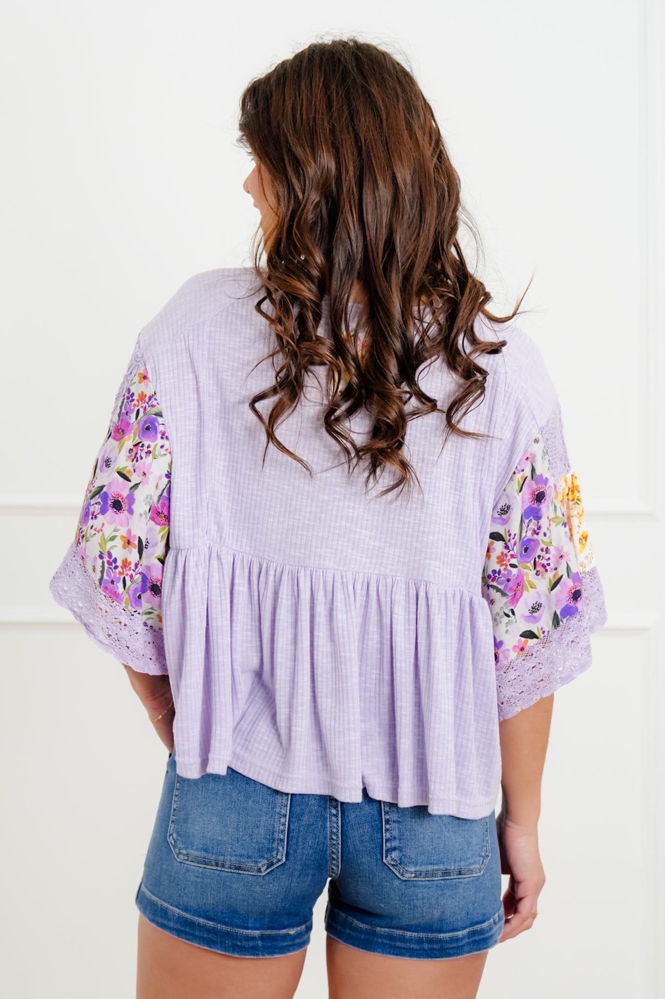 POL Lavender Short Sleeve Round Neck Top with Floral Print