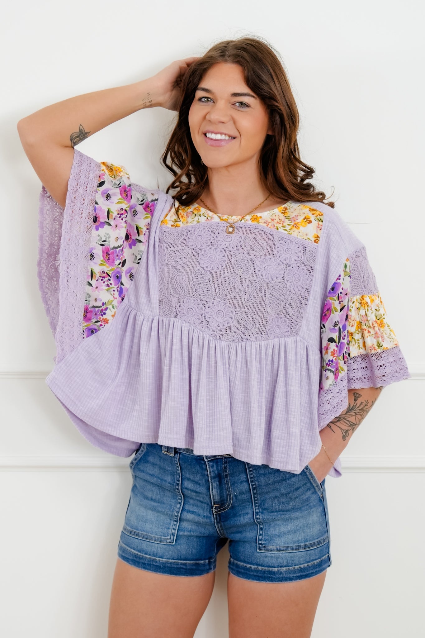 POL Lavender Short Sleeve Round Neck Top with Floral Print
