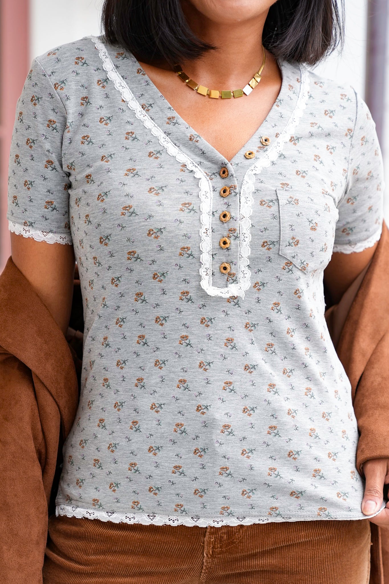 POL Floral Print Short Sleeve V-Neck Top