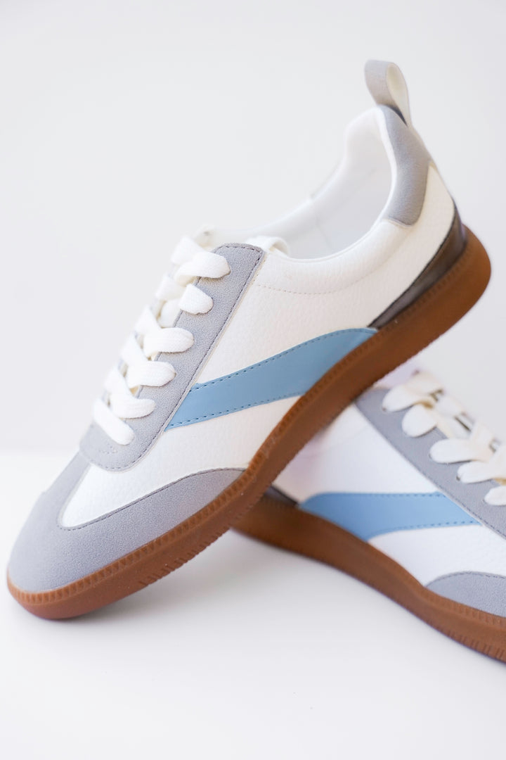 Retro Inspired Low Top Sneakers with Contrasting Side Stripe