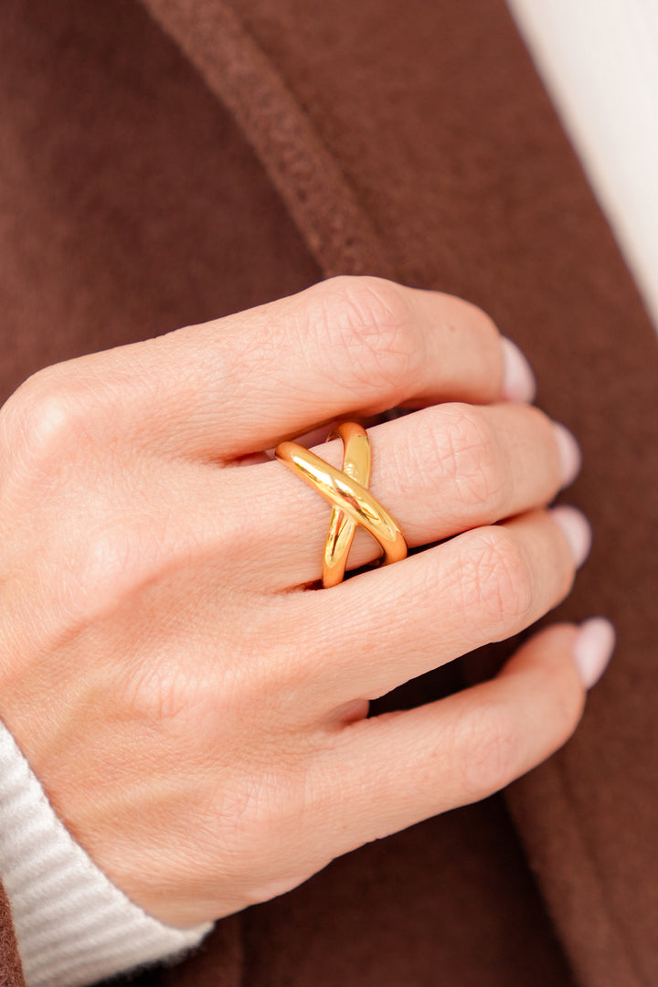 Mila + Stevie Criss Cross Ring